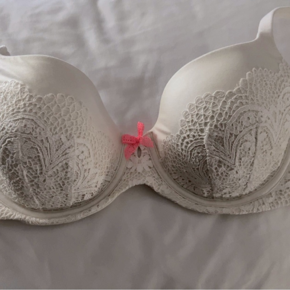 Excellent condition Victoria's Secret Bra super sexy and comfy 💕💕💕